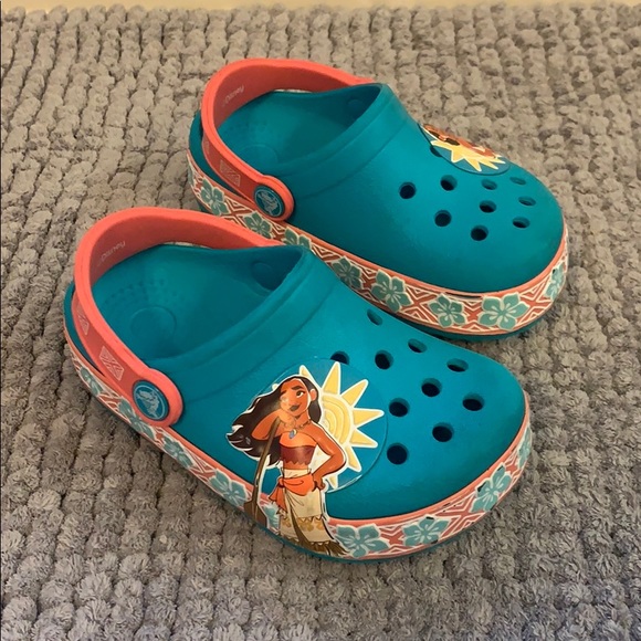 kids light up crocs